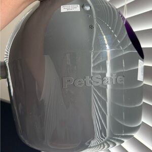 New PetSafe Gray Automatic Ball Launcher-